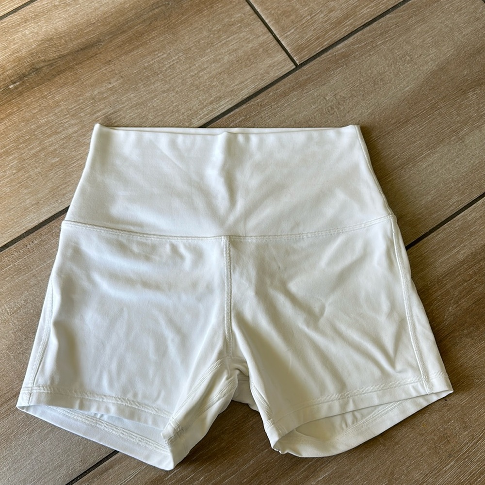 Like New Lululemon White 2” Align Shorts, size: 6